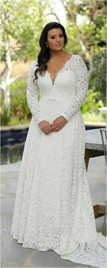 لباس عروس با یقه هفت و آستین ساده بلند مناسب اندام سیب شکل
