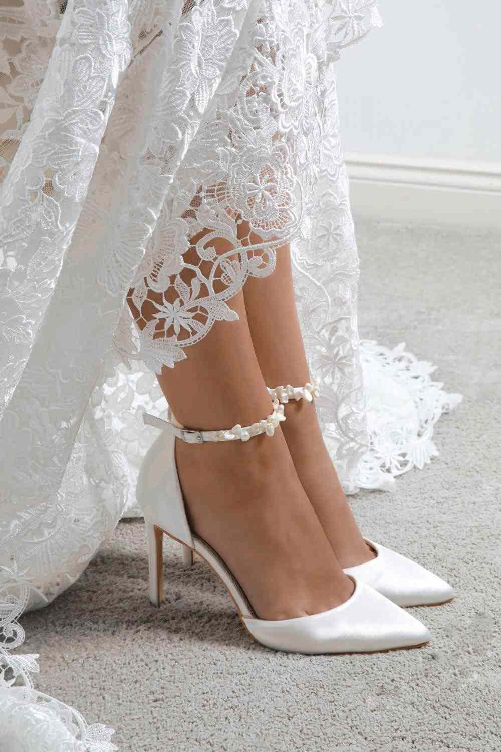 استفاده از کفش سفید با لباس عروس سفید
