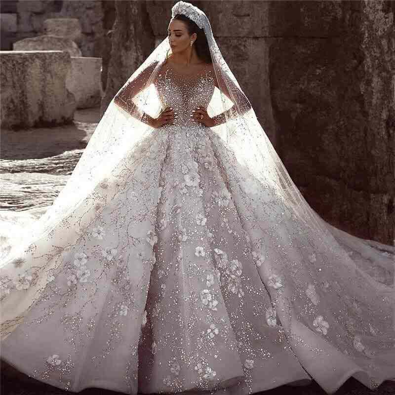 لباس عروس با دامن پفی مناسب اندام مثلث وارونه