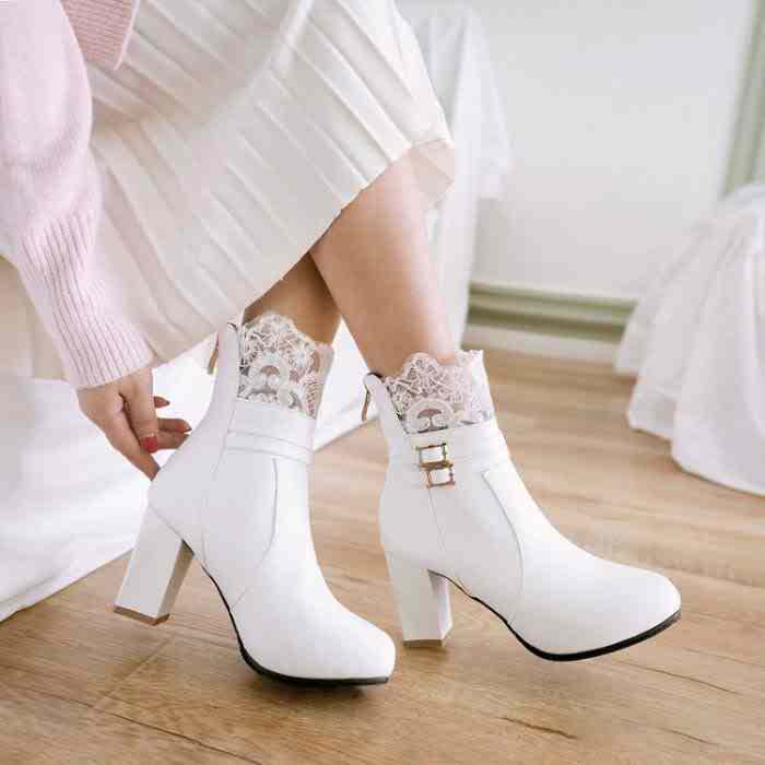 استفاده از چکمه سفید به عنوان کفش عروس در فصل زمستان