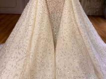 لباس عروس عربی با تزئینات کریستال و مروارید