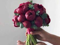 مدل دسته گل عروس با گل های قرمز