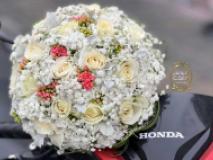 دسته گل عروس - از محصولات گلفروشی نارین در شرق تهران