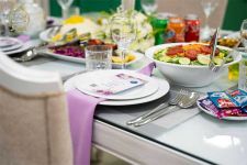 تصویر بند انگشتی سرو انواع سالاد و دسر در سالن عقد نیکان کرج