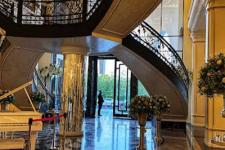 تصویر بند انگشتی نمای لابی عمارت مجلل اوپال