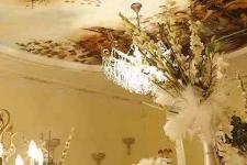 تصویر بند انگشتی دیزاین سقف اتاق عقد باغ تالار روشنا