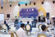 تصویر بند انگشتی  تصویری از برگزاری همایش یا مراسم رسمی در سالن چندمنظوره باغ تالار بهشت ورامین با چیدمان مناسب
