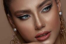 تصویر بند انگشتی میکاپ کلاسیک