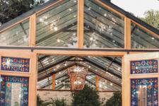 تصویر بند انگشتی گلخانه مدرن در باغ عمارت عکاسی گرمدره