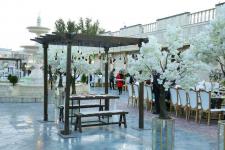تصویر بند انگشتی گل آرایی فضای باز باغ تالار نیکان