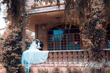 تصویر بند انگشتی عکس زیبای عروس و داماد در لوکیشن خانه قدیمی