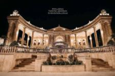 تصویر بند انگشتی نمای شبانه عمارت الوین با نورپردازی خیره‌کننده
