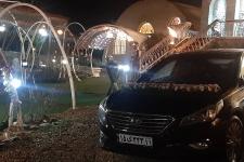 تصویر بند انگشتی ورود ماشین عروس به باغ تالار سیکاس