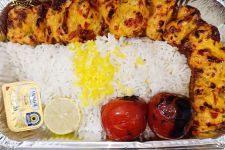 تصویر بند انگشتی نمایی از سرو غذا در مراسم عروسی تالار گلها ورامین