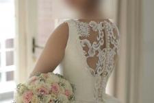 تصویر بند انگشتی لباس عروس ساتن پشت گیپور