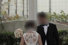 تصویر بند انگشتی لباس عروس دامن پفی ساتن پشت گیپور