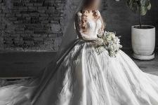 تصویر بند انگشتی لباس عروس پرنسسی یقه هفت با آستین