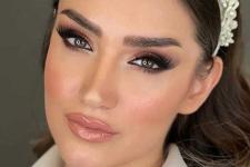 تصویر بند انگشتی عروس با آرایش شاینی ملایم