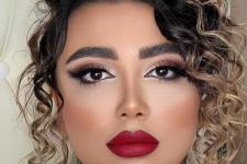 تصویر بند انگشتی میکاپ کلاسیک