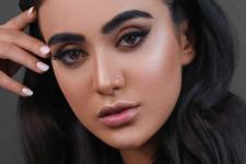 تصویر بند انگشتی میکاپ لایت شاینی
