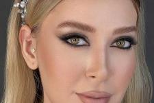 تصویر بند انگشتی میکاپ اروپایی و لایت عروس