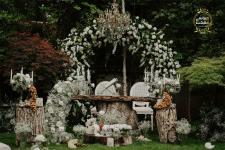تصویر بند انگشتی جایگاه عروس و داماد در باغ تالار میرزایی گرمدره
