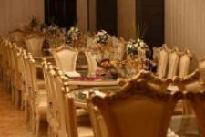 تصویر بند انگشتی نوع میز و صندلی های تالار قصر گلچین